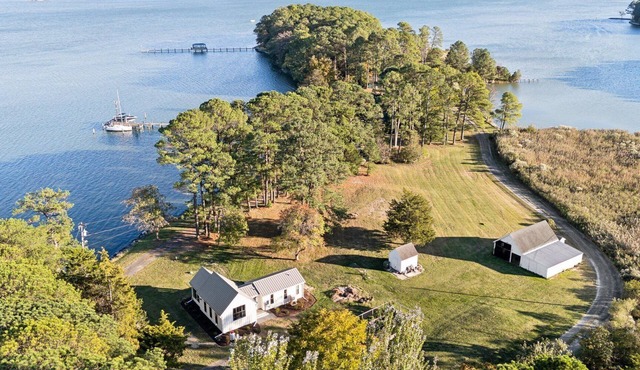 Charming Waterfront Cottage Retreat near St. Michaels