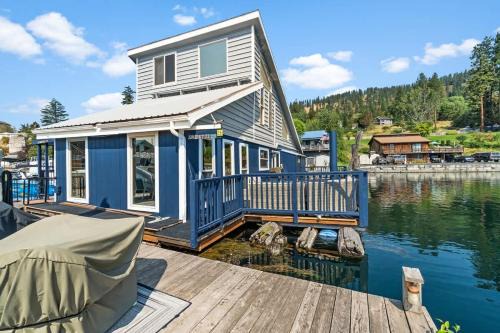 Charming Waterfront Float Home with Panoramic Lake Views