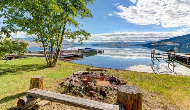 Charming waterfront home w/ private hot tub & dock - space over garage