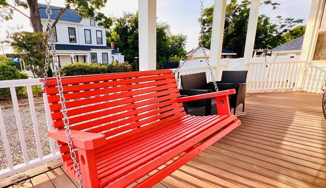 Charming Waterfront Home: Spacious, Modern, Near Attractions & Universities