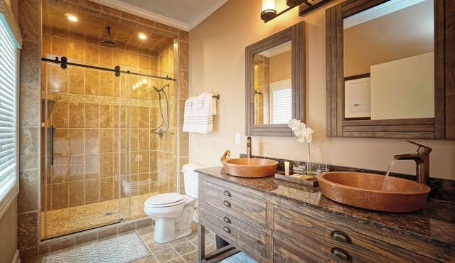 Charming waterfront hotel in serene Suffolk with WiFi, AC