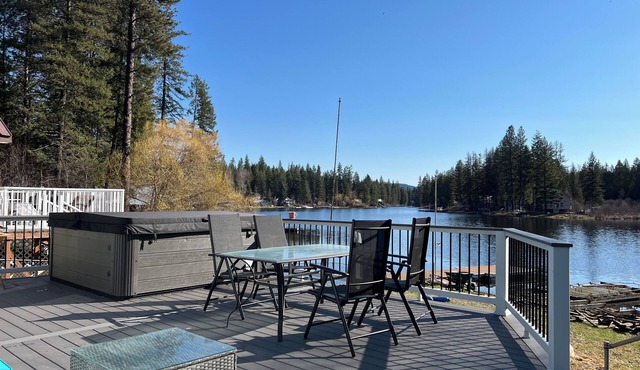 Charming waterfront house in fantastic Newport with WiFi, AC