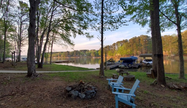 Charming Waterfront Lake Cabin