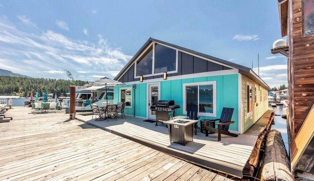 Charming waterfront retreat with boat dock