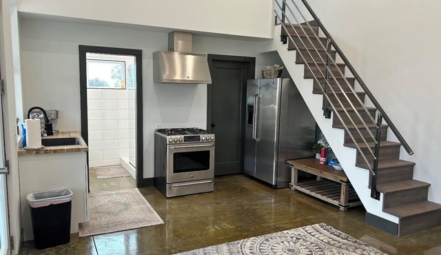 Charming Waterfront Studio with AC and WiFi in lovely Millville