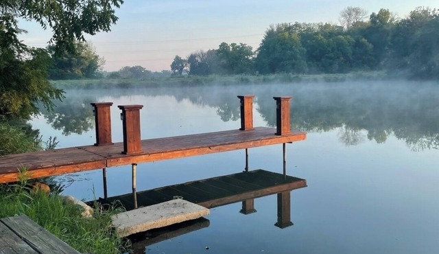 Charming Waterfront Tiny House & Sauna Near Des Moines