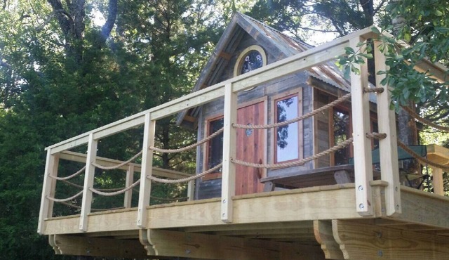 Charming Waterfront Tree House in Kaufman