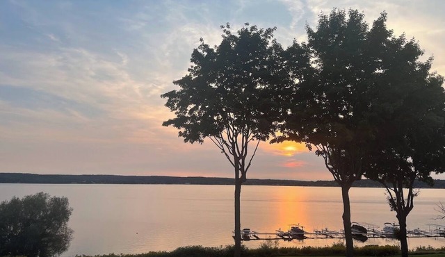 Charming waterfront 3-bedroom condo with pool!