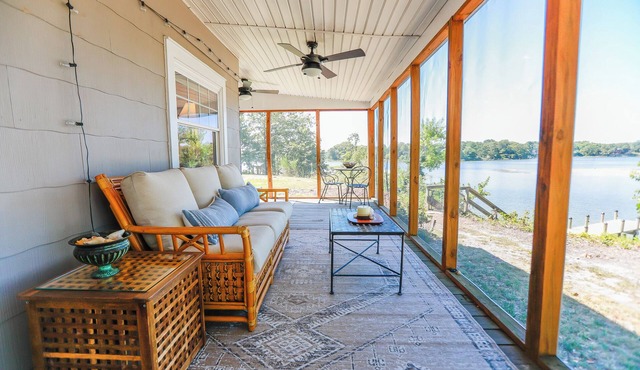 Charming Waterfront 3-Bedroom Cottage with Hot Tub, Kayaks, Workspace, Fishing