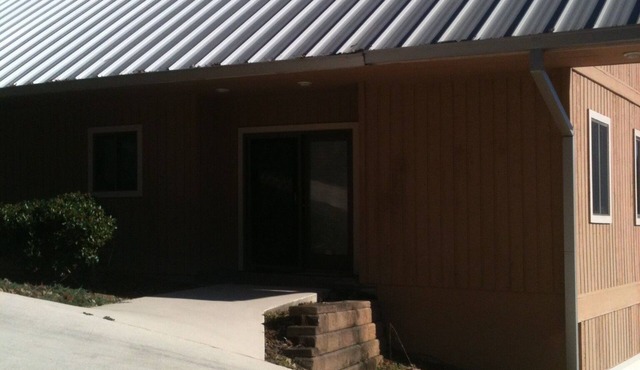 Charming WeeHaus with WiFi and AC at Lake Santeetlah close to Tail of the Dragon