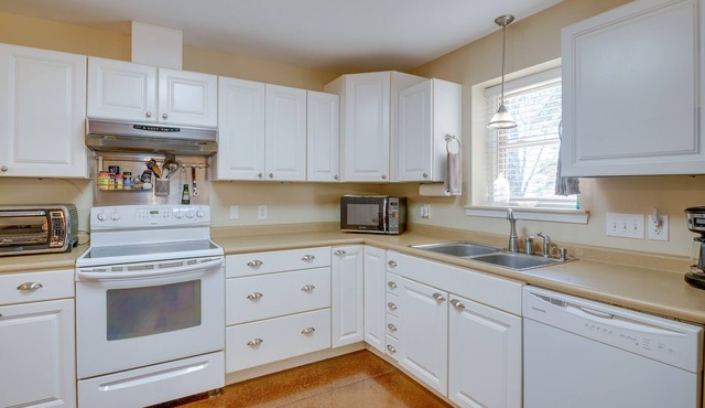 Charming Weiss Lake Apartment w/Boat Slip!