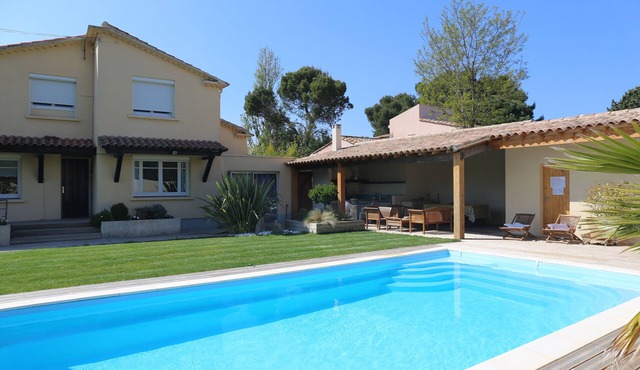 Charming, well-equipped villa with heated swimming pool in large grounds 4*
