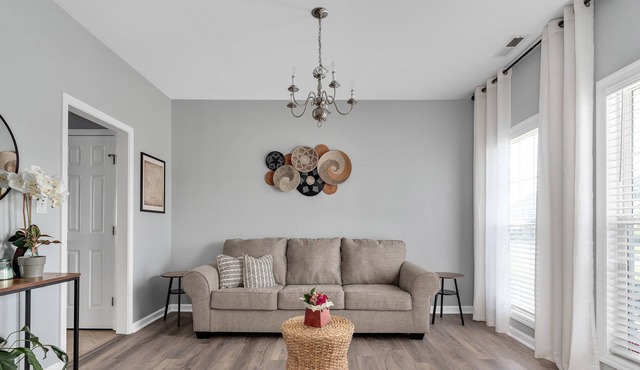 Charming Wendell Home w/firepit and pool table