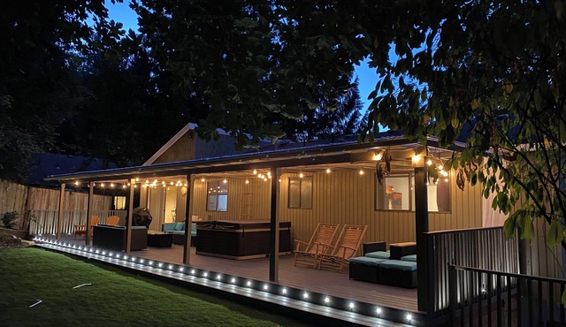 Charming West Linn 4-bedroom house a block from Williamette River