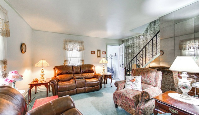 Charming West Mifflin House - 3 Mi to Kennywood!