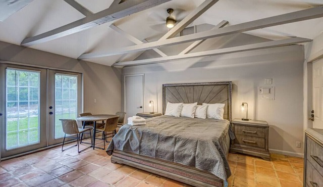 Charming West Palm Beach Studio Suite