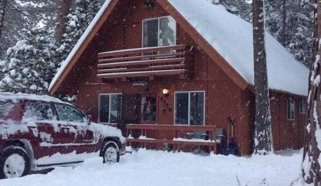 Charming West Shore Chalet, Great Location, 10 minutes to Homewood Ski Area