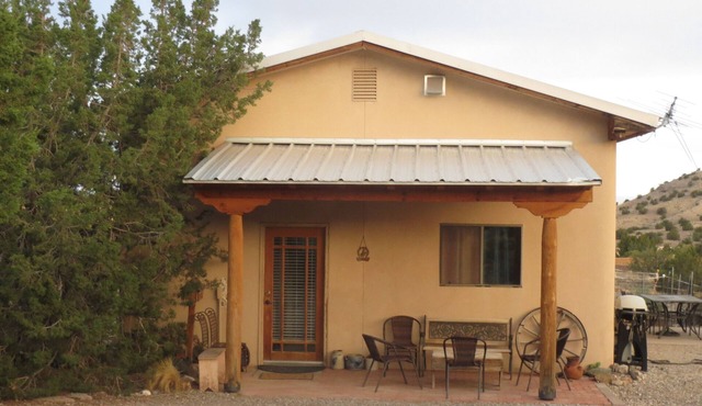 Charming 'Western' Guest House in the Placitas Foothills; Peaceful Yet Close