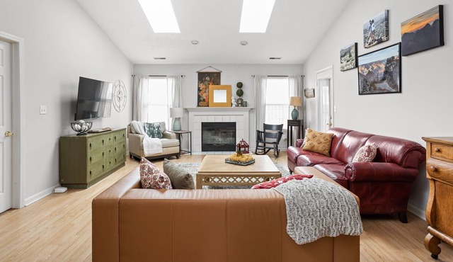 Charming Westfield Abode, Proximity to Grand Park!