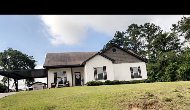 Charming Wetumpka home minutes from the lake