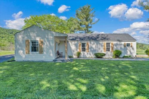 Charming Whole House In The Heart of Daleville
