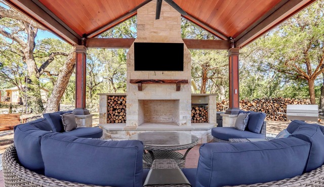 Charming Wimberley Cabins | Hot Tubs & Fun Amenities