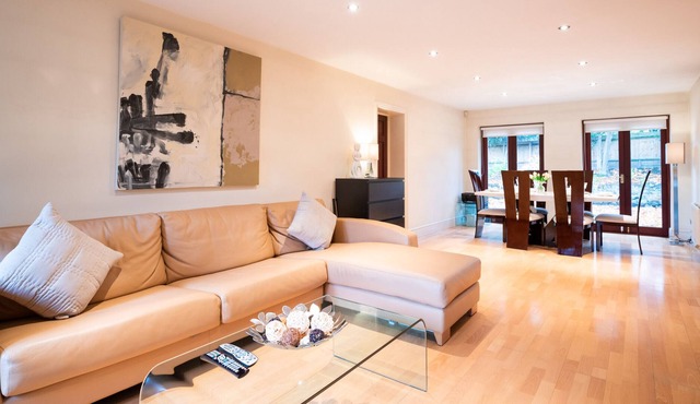 Charming Wimbledon Park Home close to Putney Heath by UnderTheDoormat