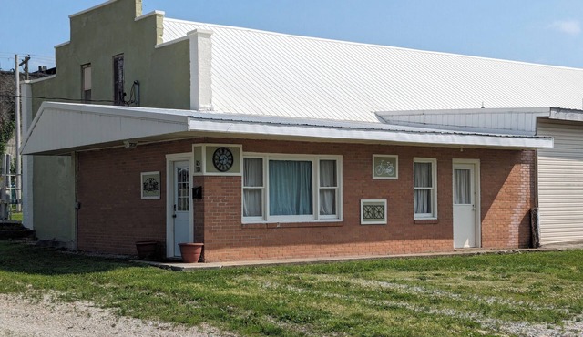 Charming Windsor Apartment: Easy access to Katy and Rock Island Trails.