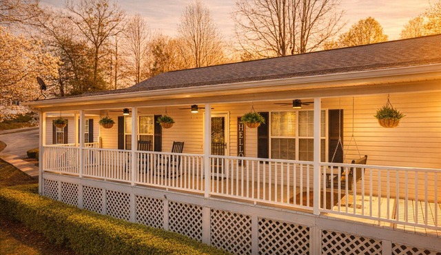 Charming Wine Country Retreat near Dahlonega Fire Pit, Home Gym, Game Room.