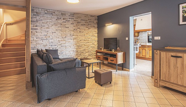 Charming Winemaker's House in Castle Heartland, Terrace and Modern Comfort