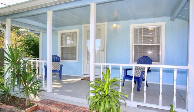 Charming Winter Park Fully Furnished & Pet Friendly Farmhouse Bungalow