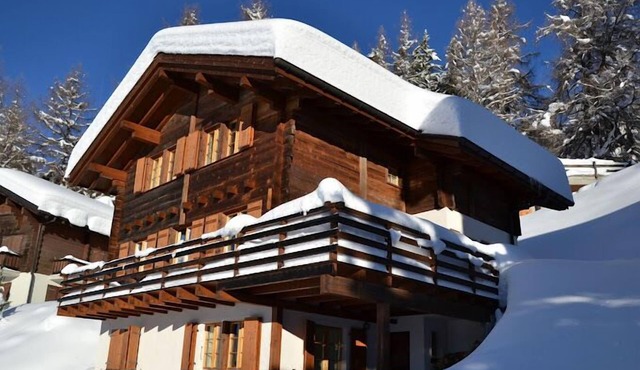 Charming, with modern confort, welcoming and well-maintained chalet with a beautiful view, for 12 pe