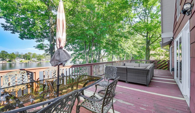 Charming Wolcott Cottage w/Fire Pit & Mini Dock