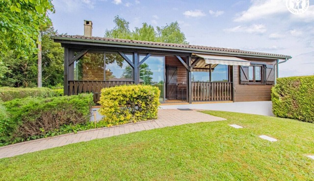 Charming wooden house with private garden - relaxation guaranteed