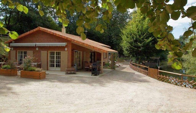 Charming wooden house for a nature stay close to the Marais Poitevin