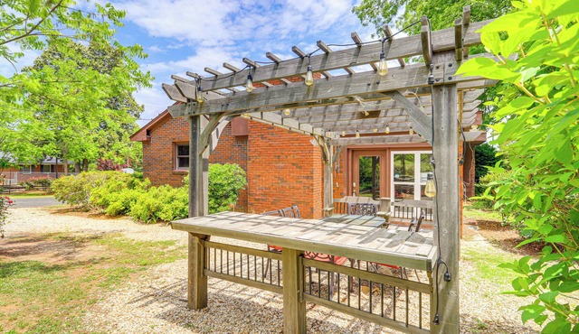 Charming Woodland Home, 12 Mi to Big Lazer Creek!