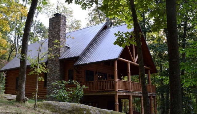 Charming Woodland Log Cabin Rental near Woodbury Wildlife Area, Ohio