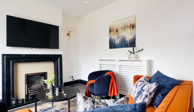 Charming Worsley Home w/parking