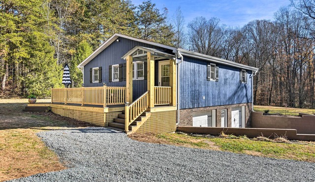 Charming Yadkin Valley Cottage w/Deck & Yard