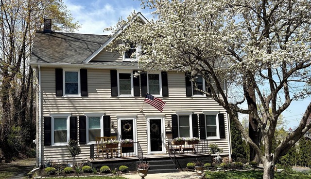 Charming Yardley Boro home! Just steps to restaurants, minutes to major transit