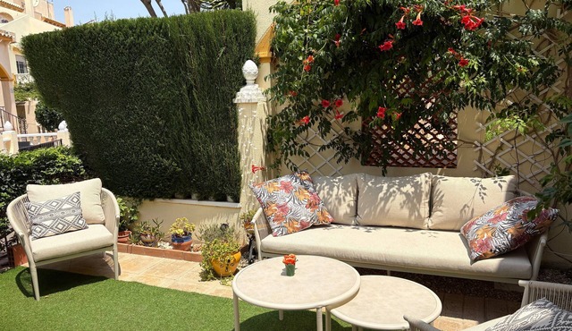 Charming year-round villa featuring a private solarium and an adjacent pool. Perfect for pet owners
