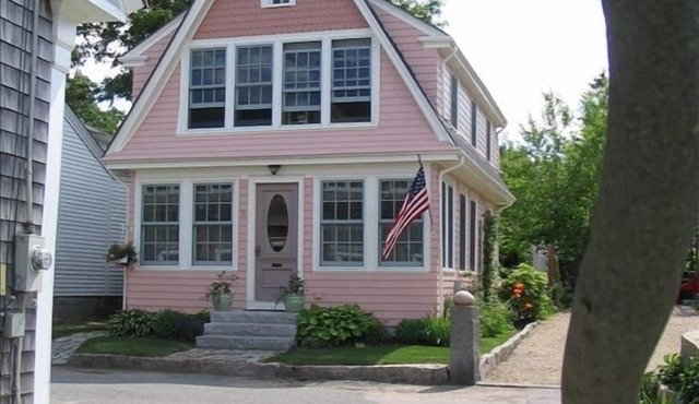 Charming year round cottage - Pet Friendly with Wi-Fi