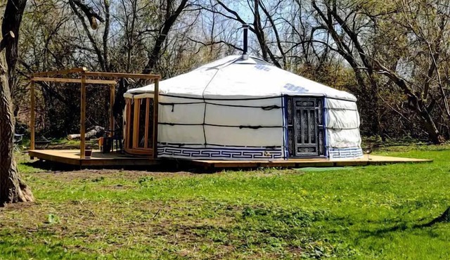 Charming Yurt Accommodation with Fire Pit Ideal for Camping near Lake Simcoe