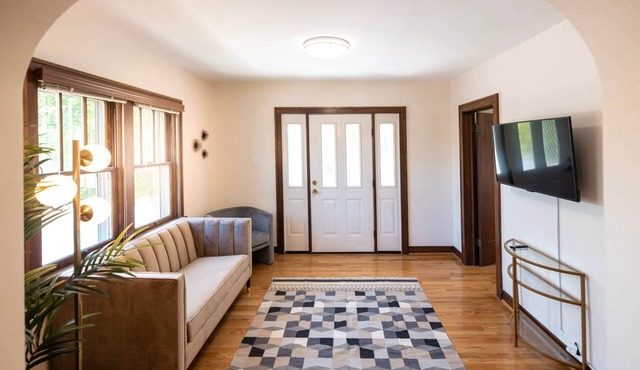 Charming3Bdrm ●Great Location ●Award Winning Beds