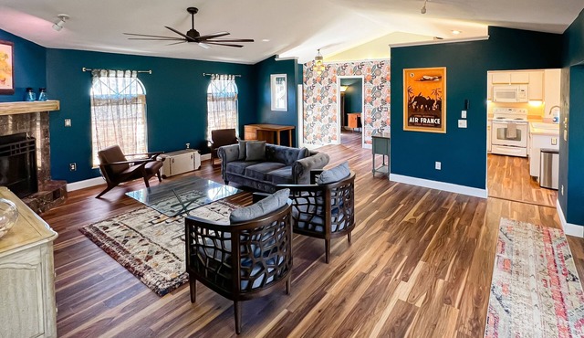 Charmingly colorful home with deck, beach gear, AC & W/D - dog-friendly