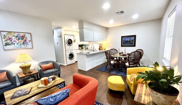 Charmingly Colorful 2 Bedroom Unit near SWOSU