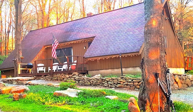 Charmingly Rustic Weekend Getaway in the Mountains near Pittsburgh, Pennsylvania