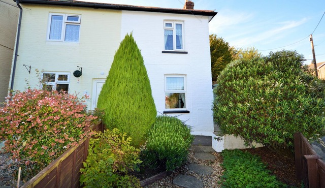 Charnwood Cottage - a cottage that sleeps 4 guests in 2 bedrooms