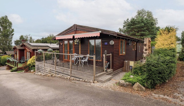 CHARNWOOD, family friendly, country holiday cottage in Carnforth