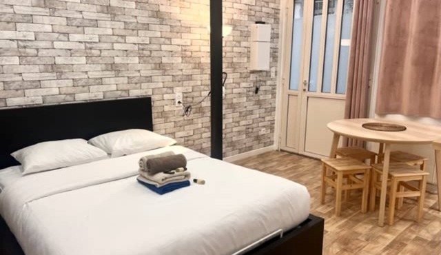 Charon 2 - Studio Apartment, Sleeps 2